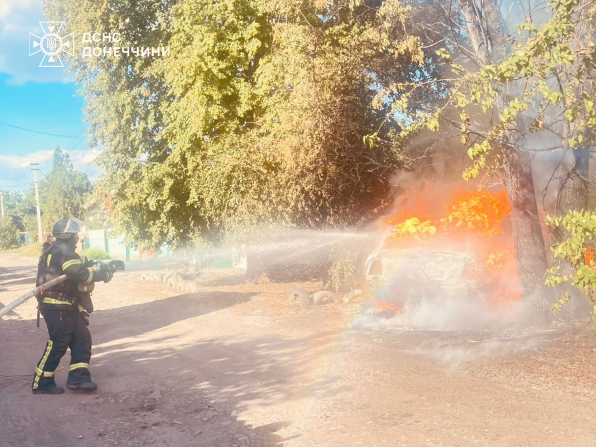 Наслідки обстрілу Добропілля. Фото: ДСНС