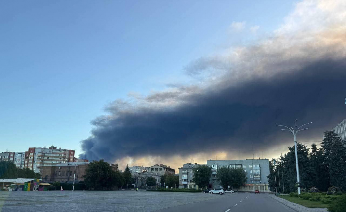 Густой дым над Кременчугом Полтавской области после российской атаки. Фото из местных пабликов