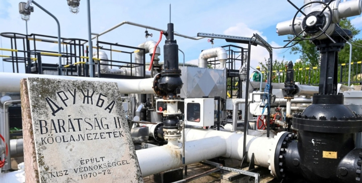 Поставки нефти из России в Венгрию по нефтепроводу «Дружба» возобновились после атаки беспилотников. Фото: Bloomberg 