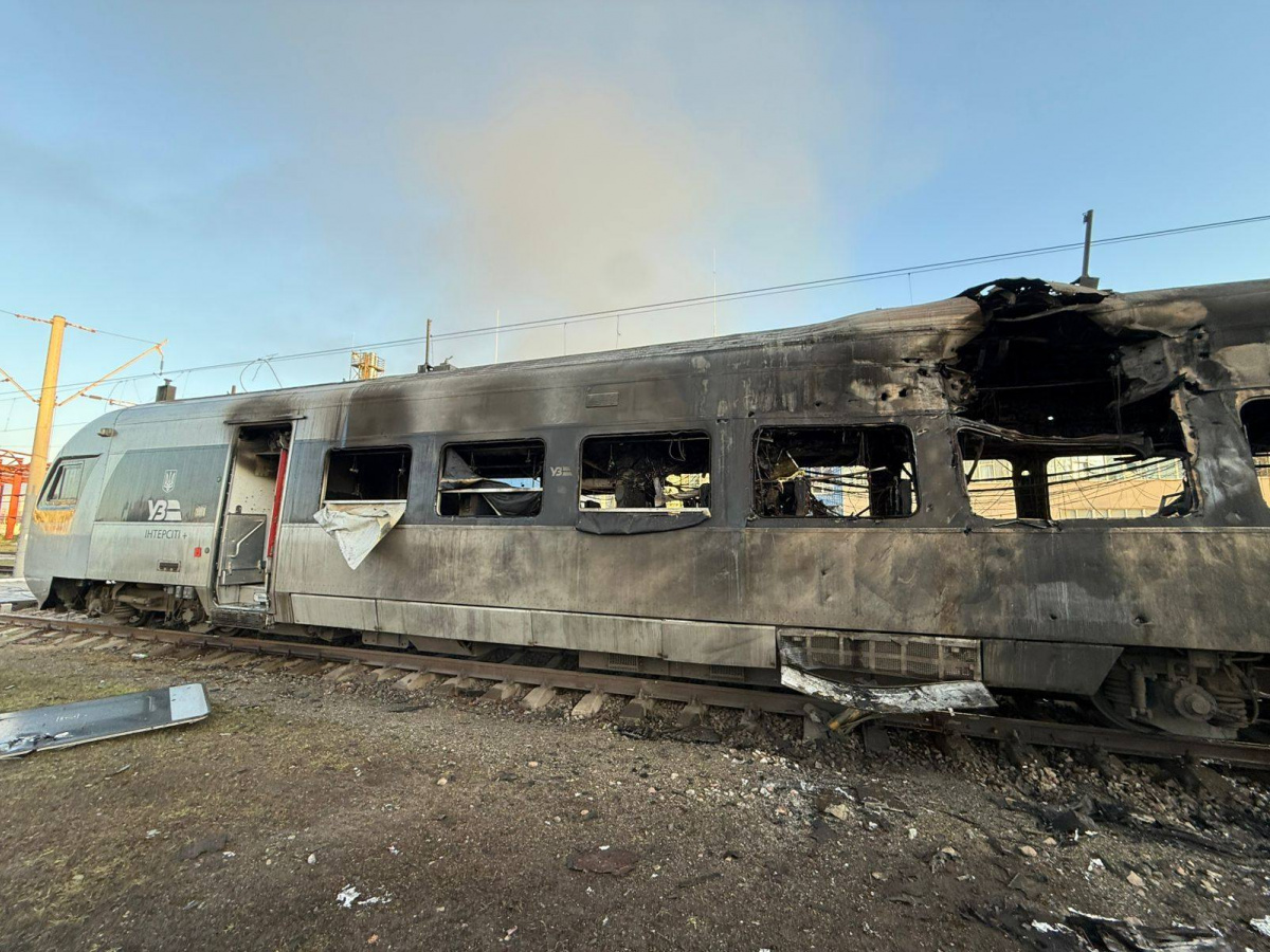 Последствия удара по парку скоростных поездов «Интерсити+». Фото: «Укрзалізниця»