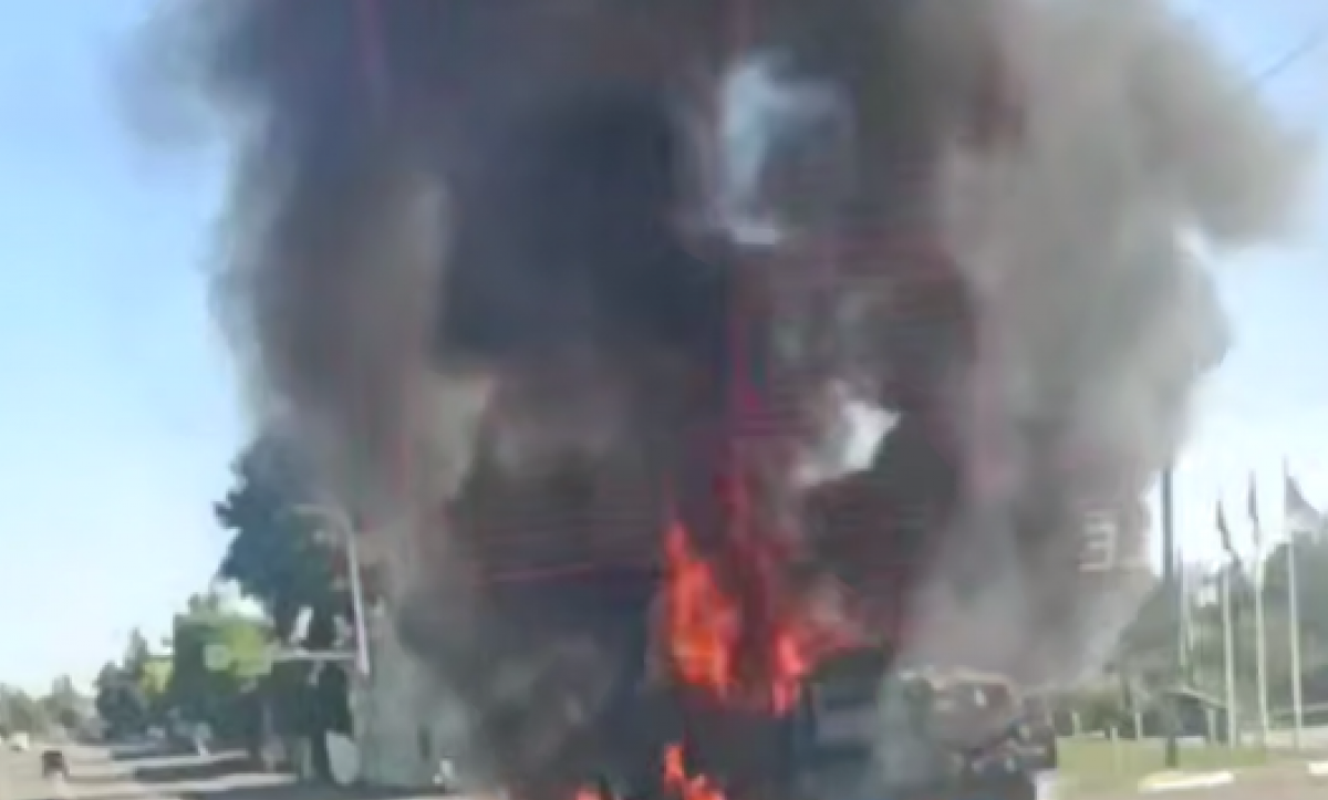 Загоревшийся бензовоз в оккупированном Углегорске. Фото: кадр из видео