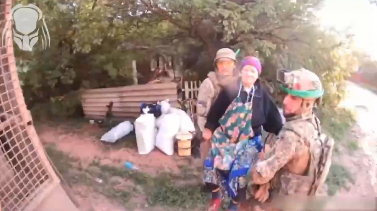 Евакуація із Покровської громади. Кадр відео Національної поліції України