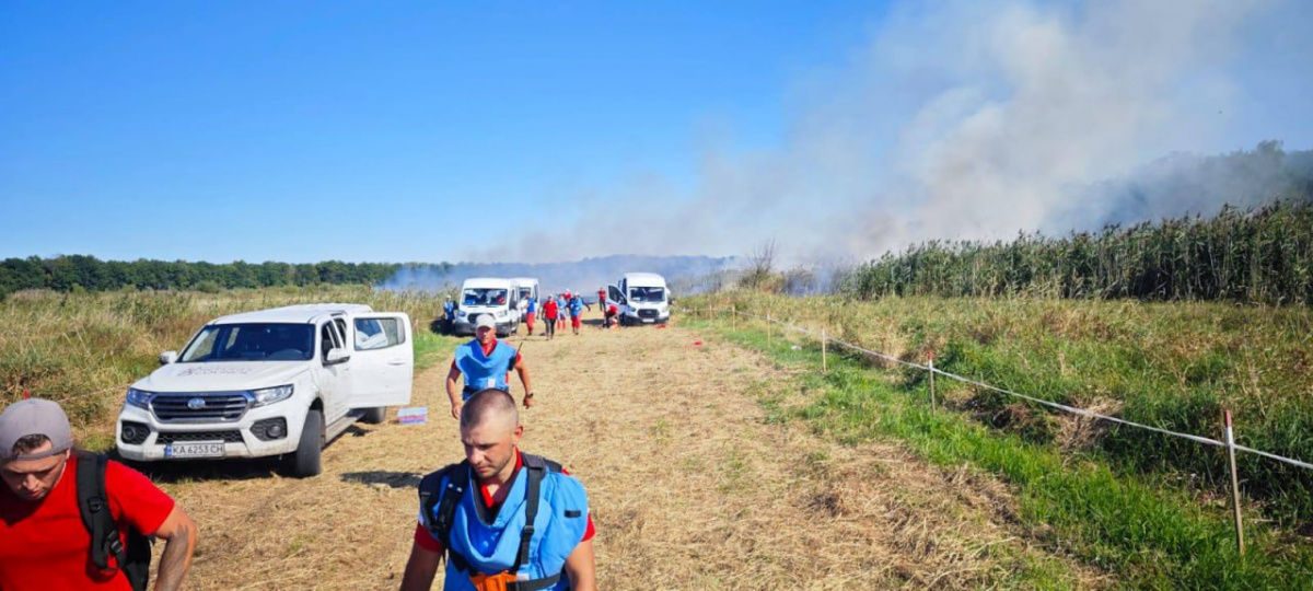 Співробітники гуманітарної місії з розмінування у Чернігові потрапили під російський обстріл — одна людина загинула, двох поранено. Фото: МВА