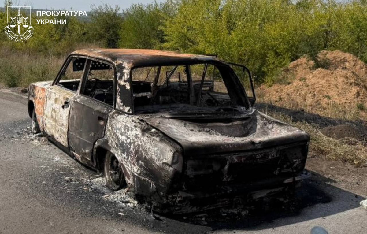 Последствия атаки на гражданский автомобиль под Купянском. Фото: прокуратура