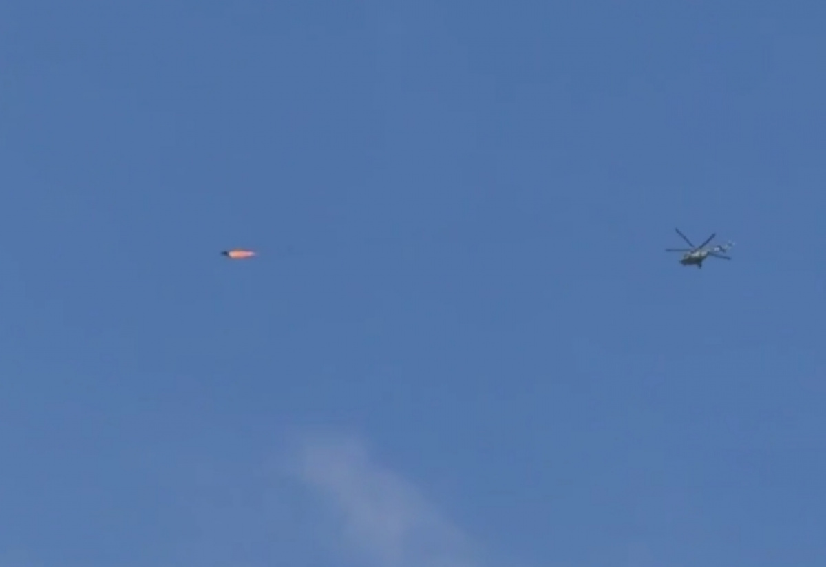 Момент влучання Мі-8 по російському БПЛА. 