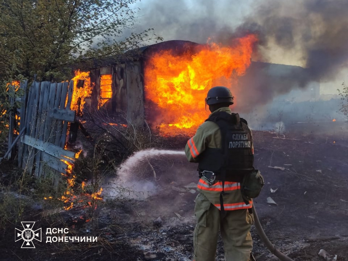 Наслідки обстрілу Добропілля. Фото: ДСНС