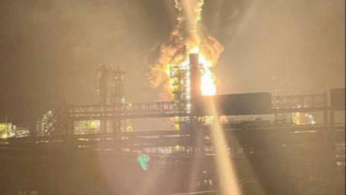 Горит Киришский НПЗ в Ленинградской области. Скриншот
