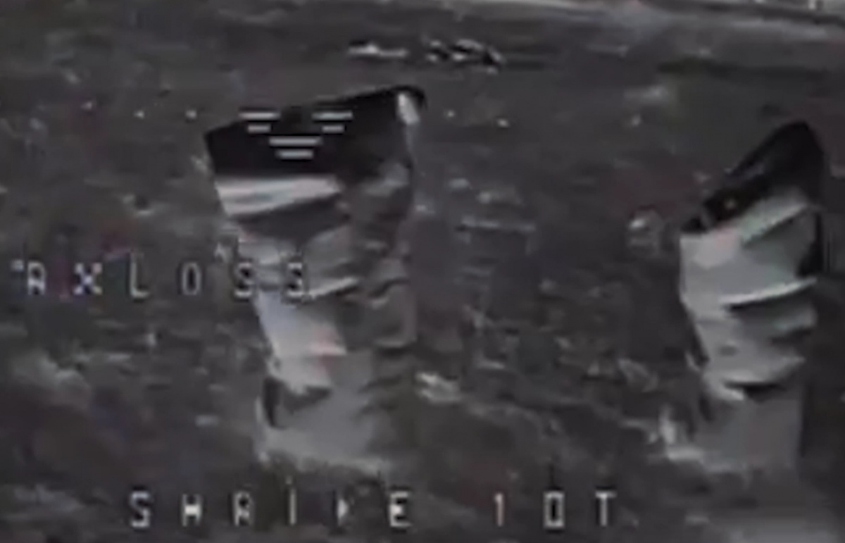 Россияне перед атакой спрятались в чёрные пакеты.