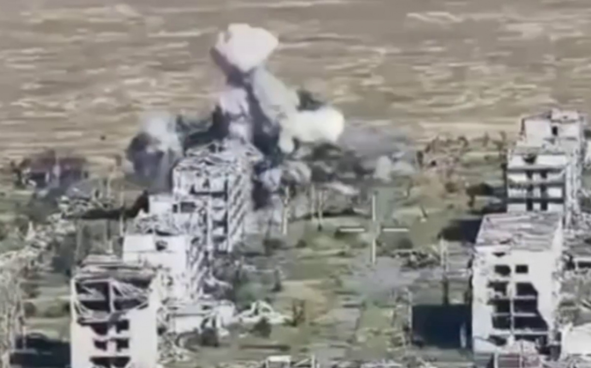 Момент удару AASM HAMMER по ЗС РФ.