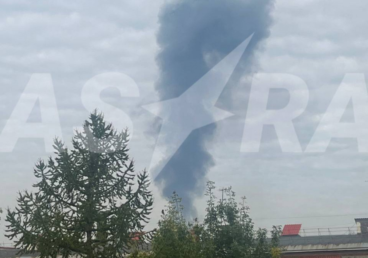 Беспилотники атаковали нефтехимический комплекс в российском Башкортостане, там начался пожар. Фото: ASTRA