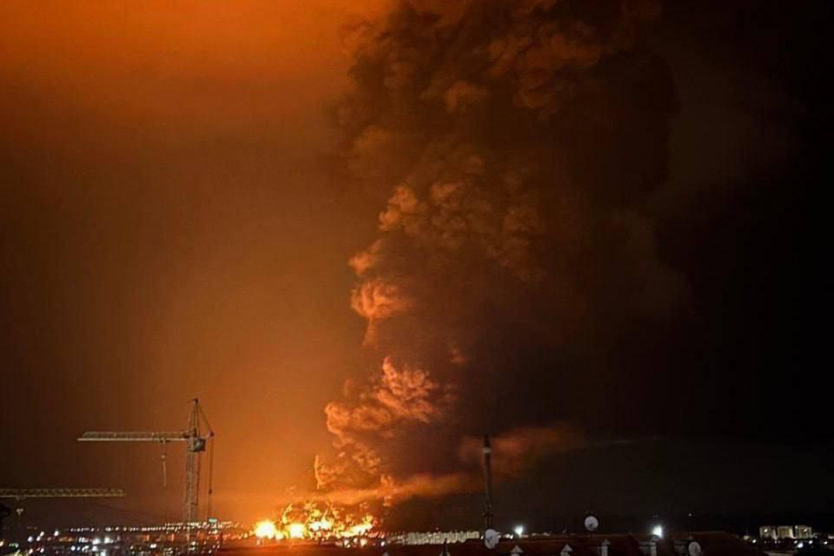 Наслідки атаки на нафтобазу в окупованій Феодосії. Фото: соцмережі