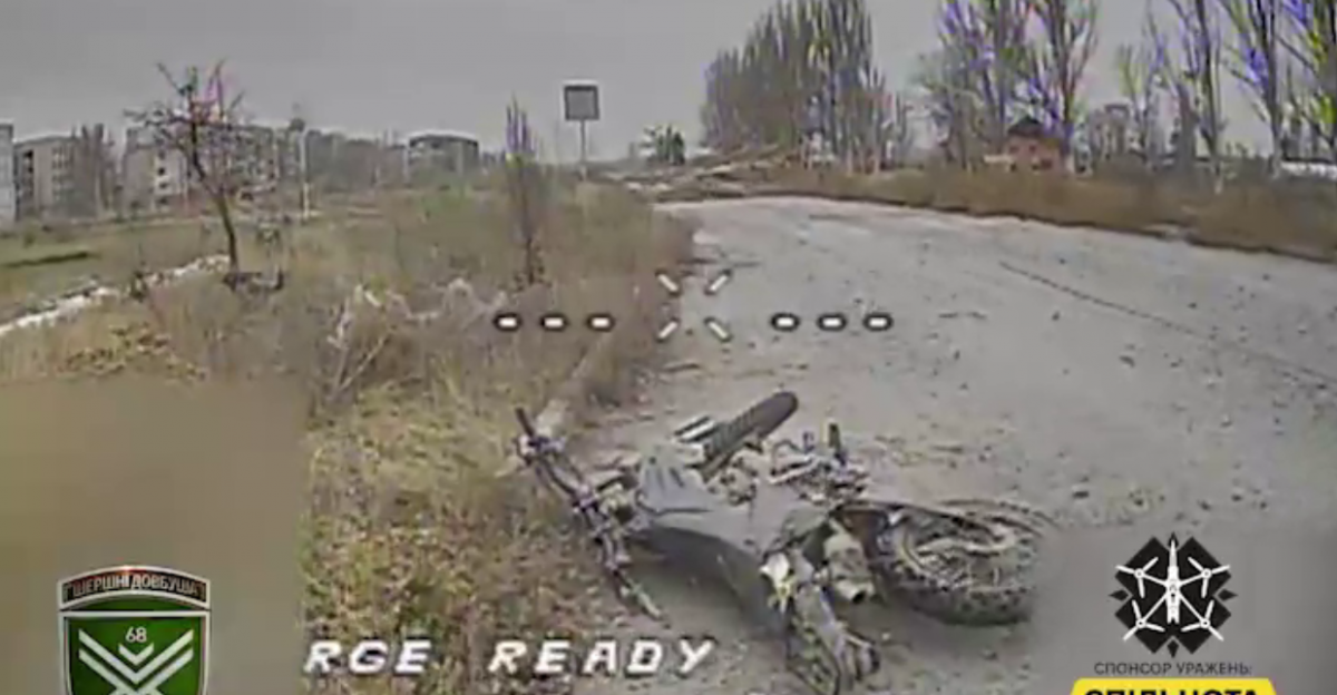 Дрони «Шершній Довбуша» зупинили російський мотоциклетний прорив до Покровська. Скріншот