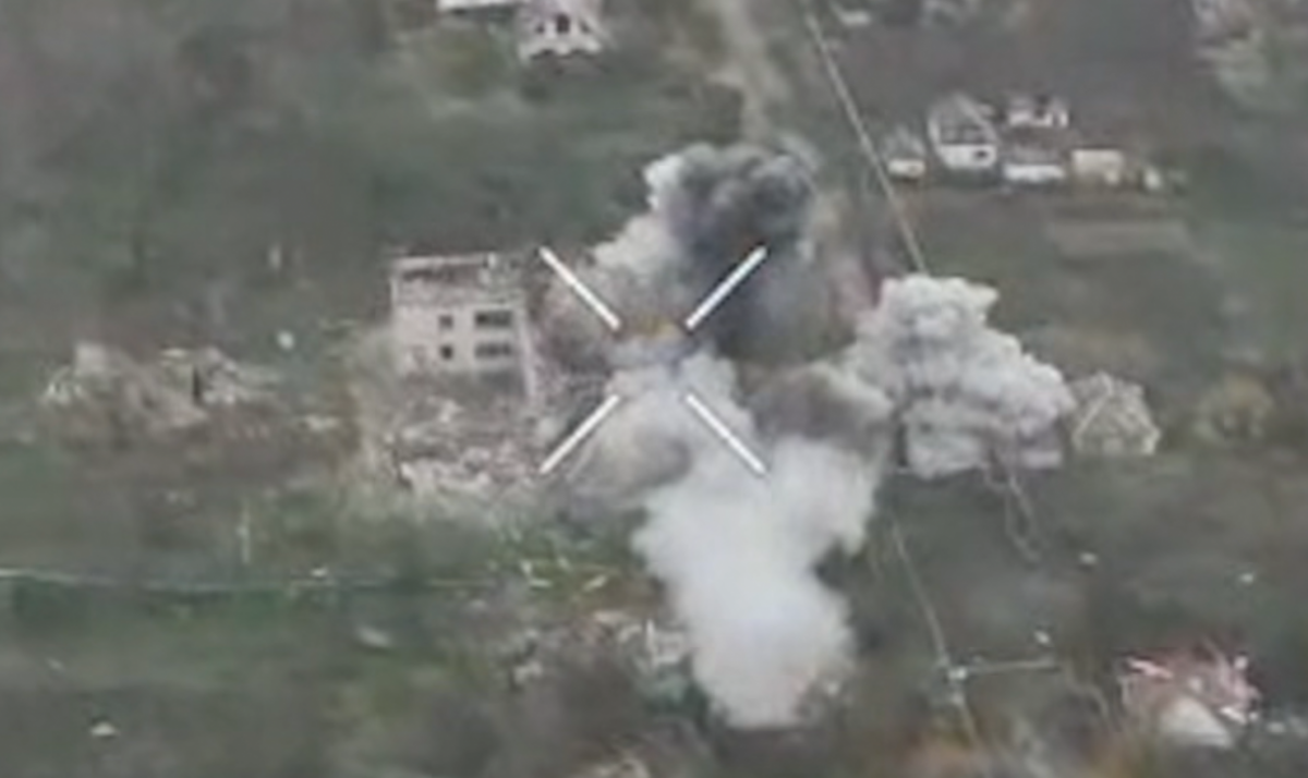 Авіаудар за місцем накопичення загарбників на Покровському напрямку. Скрин з відео