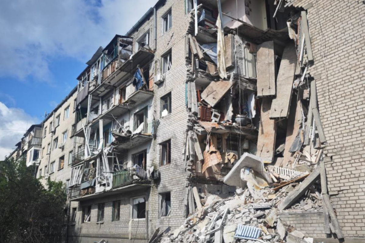 Наслідки російського обстрілу на Донеччині влітку 2025 року. Фото: Донецька ОВА