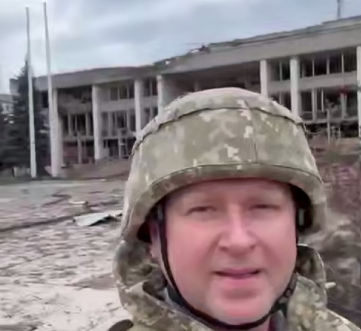 Командир 19-го армейского корпуса ВСУ Александр Бакулин в центре Константиновки. Фото: кадр из видео