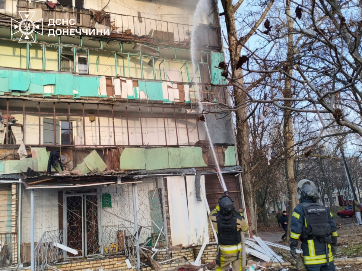 Последствия обстрела Дружковки. Фото: ГСЧС