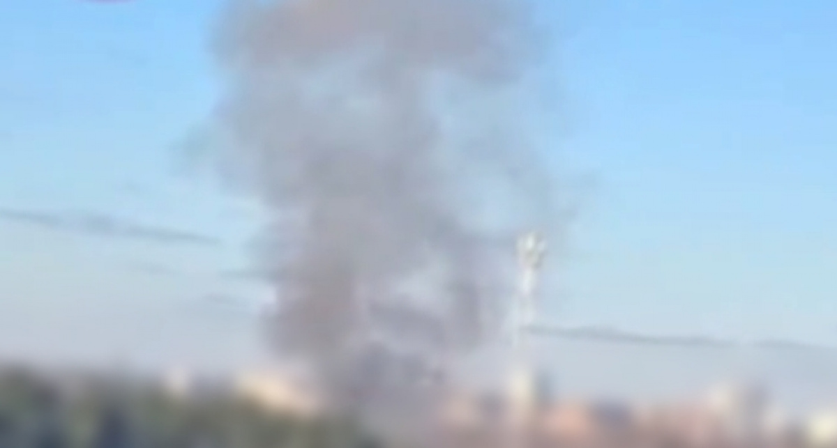 Дим здіймається над Черніговом.