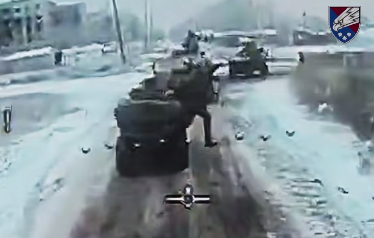 Удар по колонне российских захватчиков под Покровском. Фото: кадр из видео