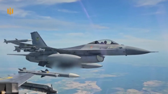 Полет двух истребителей F-16 Fighting Falcon Воздушных сил Украины.