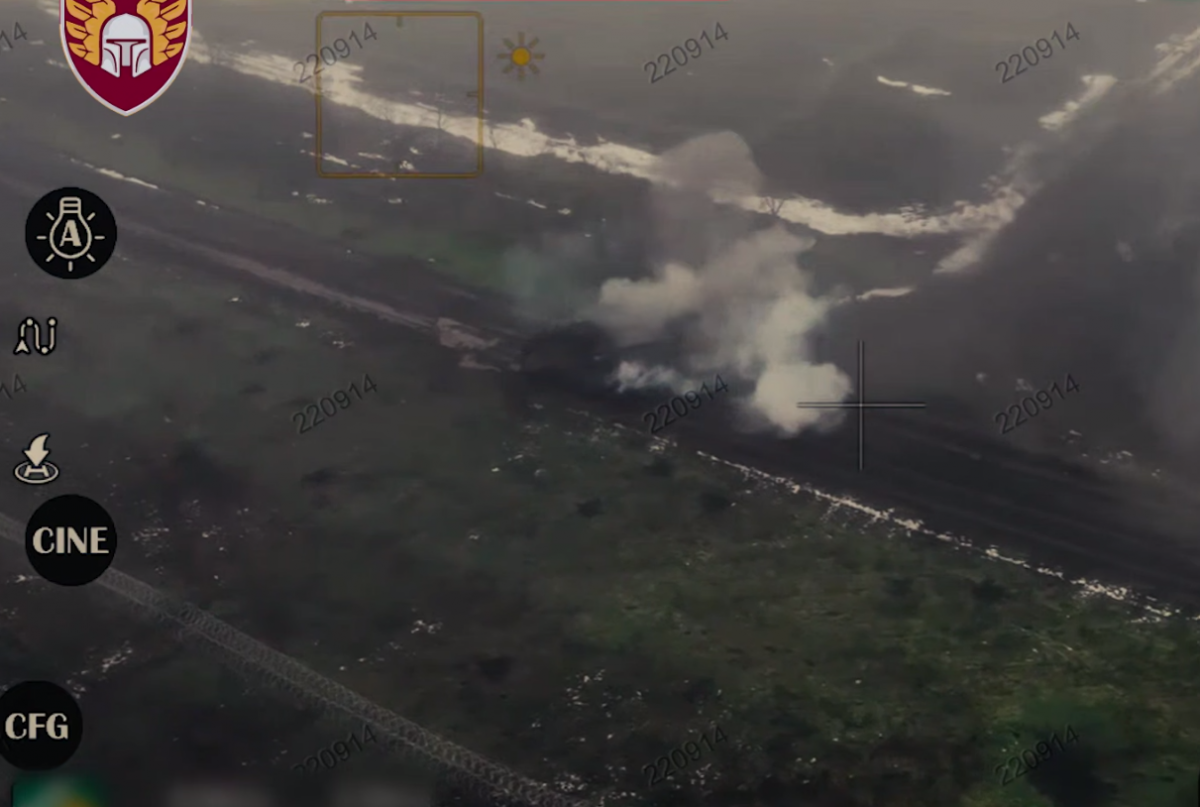 Удар по российскому танку на Покровском направлении. Фото: кадр из видео