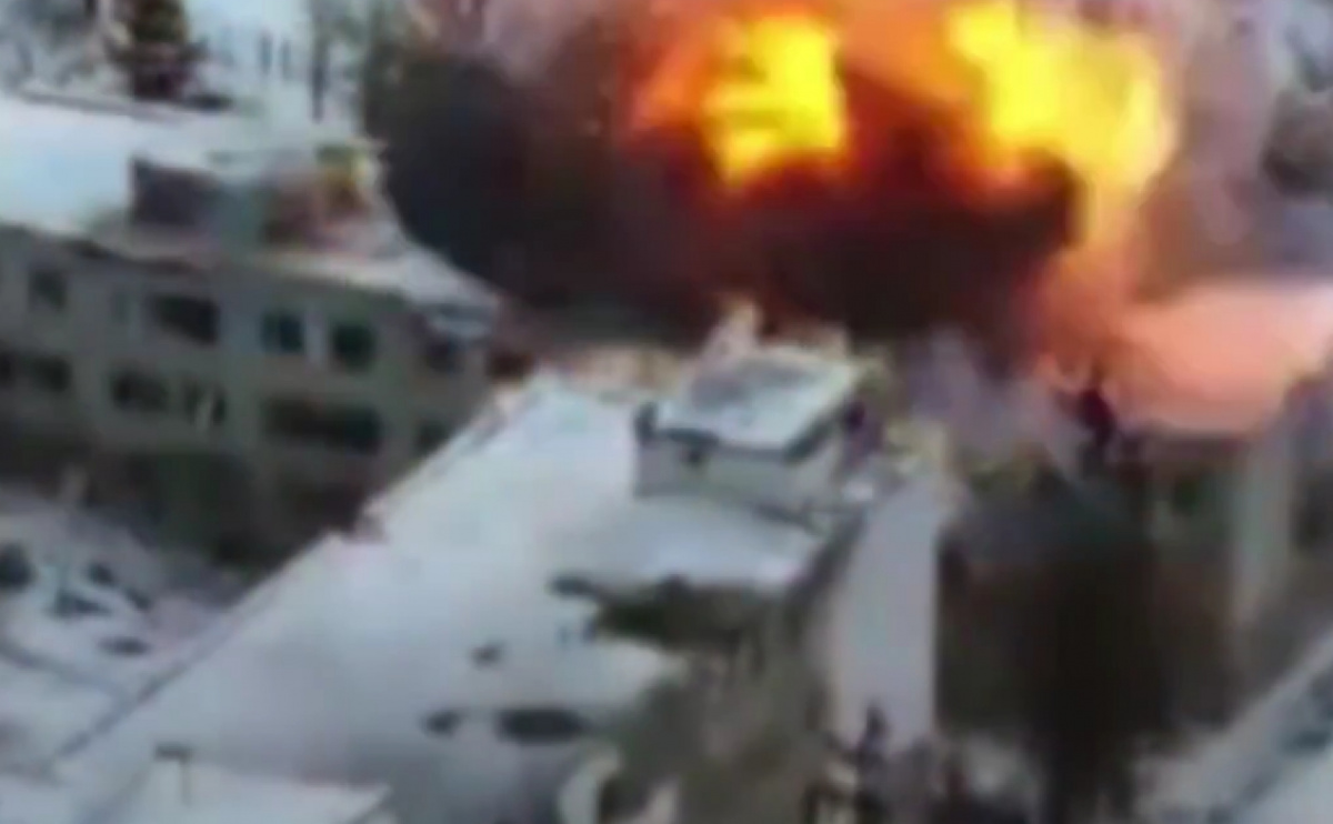 Момент «прилета» по зданию с оккупантами в Купянске.