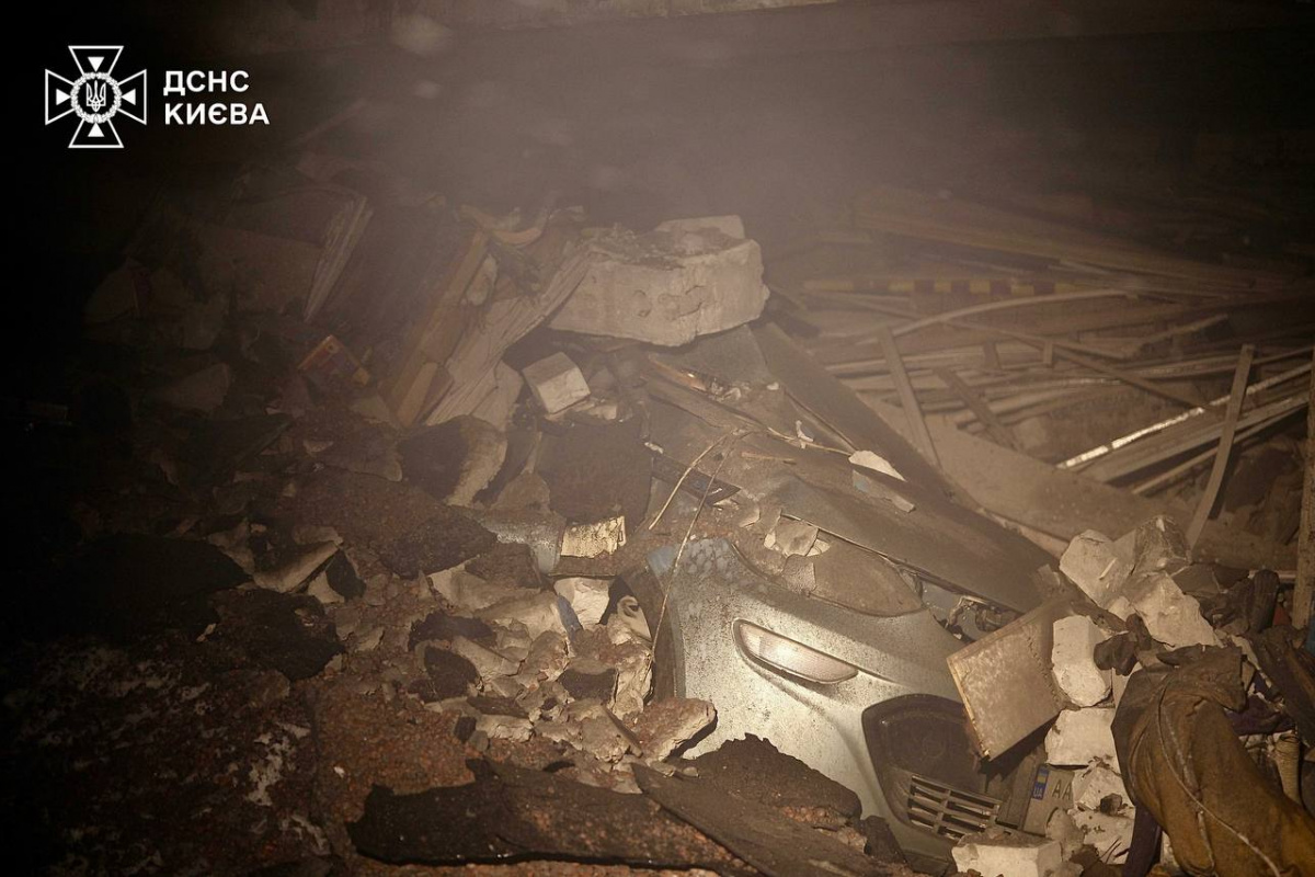 Росіяни атакували Київ. Фото: ДСНС