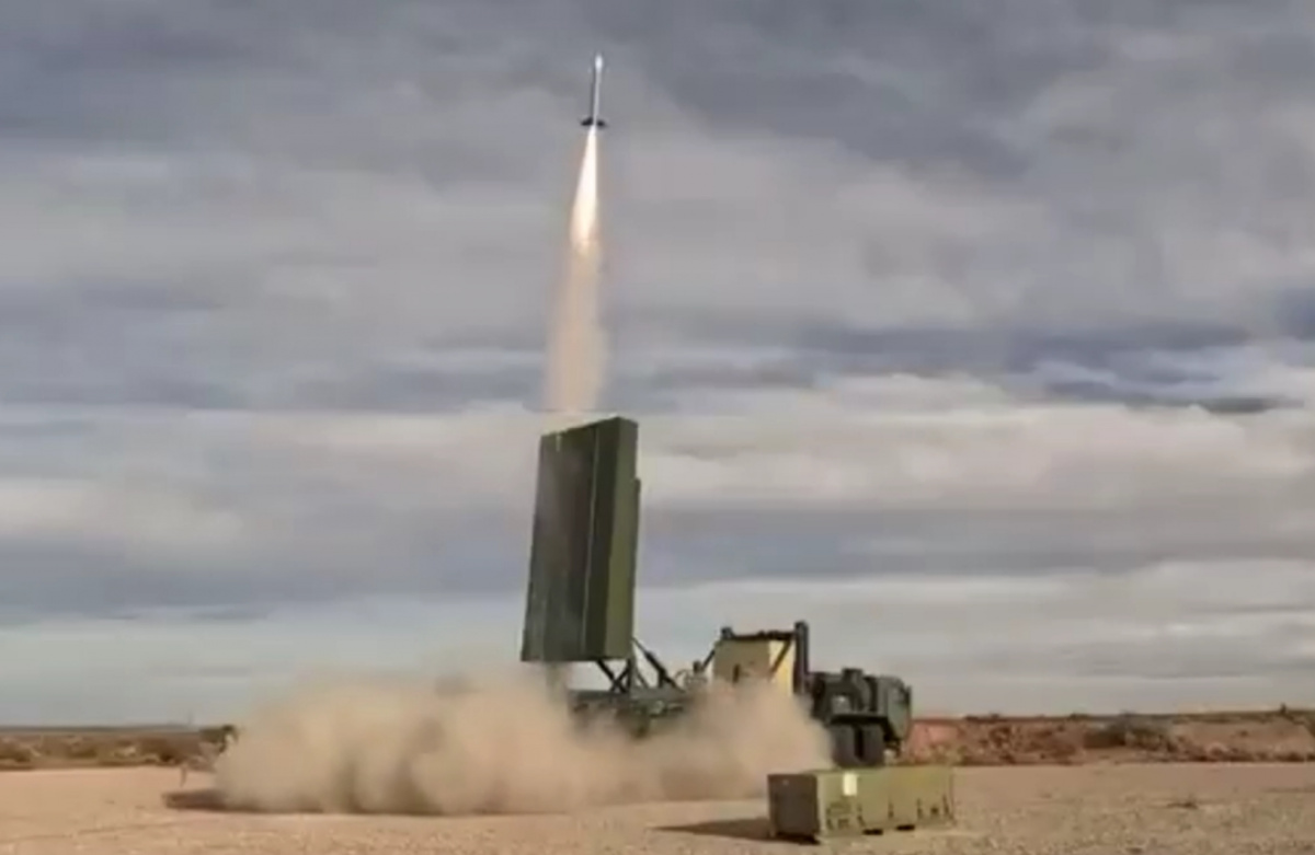 Стартап экс-инженеров SpaceX показал ракету для HIMARS на 1000 км