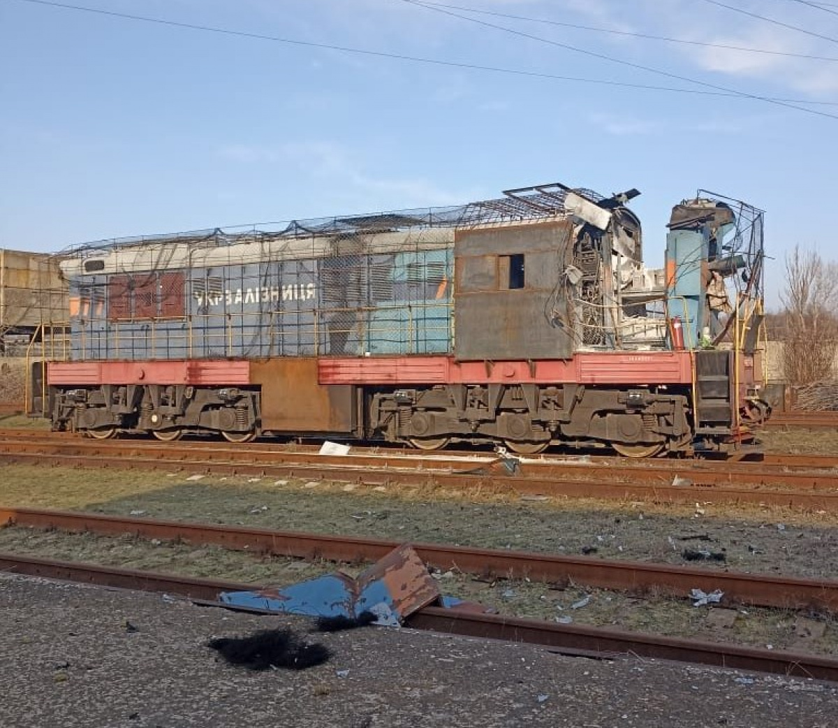 Последствия атаки на железнодорожную инфраструктуру в Донецкой области. Фото: «Укрзалізниця»
