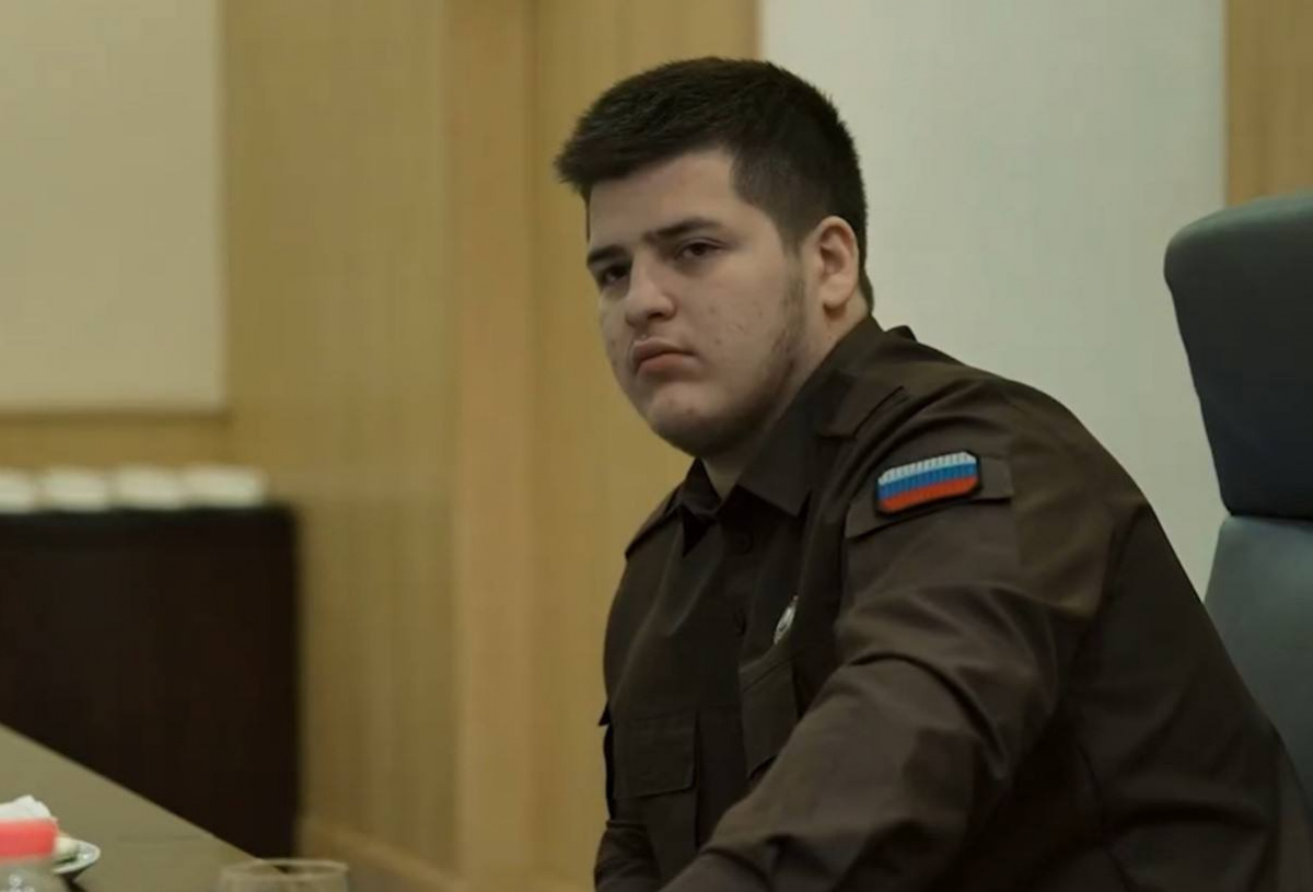 Оппозиционный чеченский канал утверждает, что сын главы Чечни Адам Кадыров попал в серьезное ДТП в Грозном