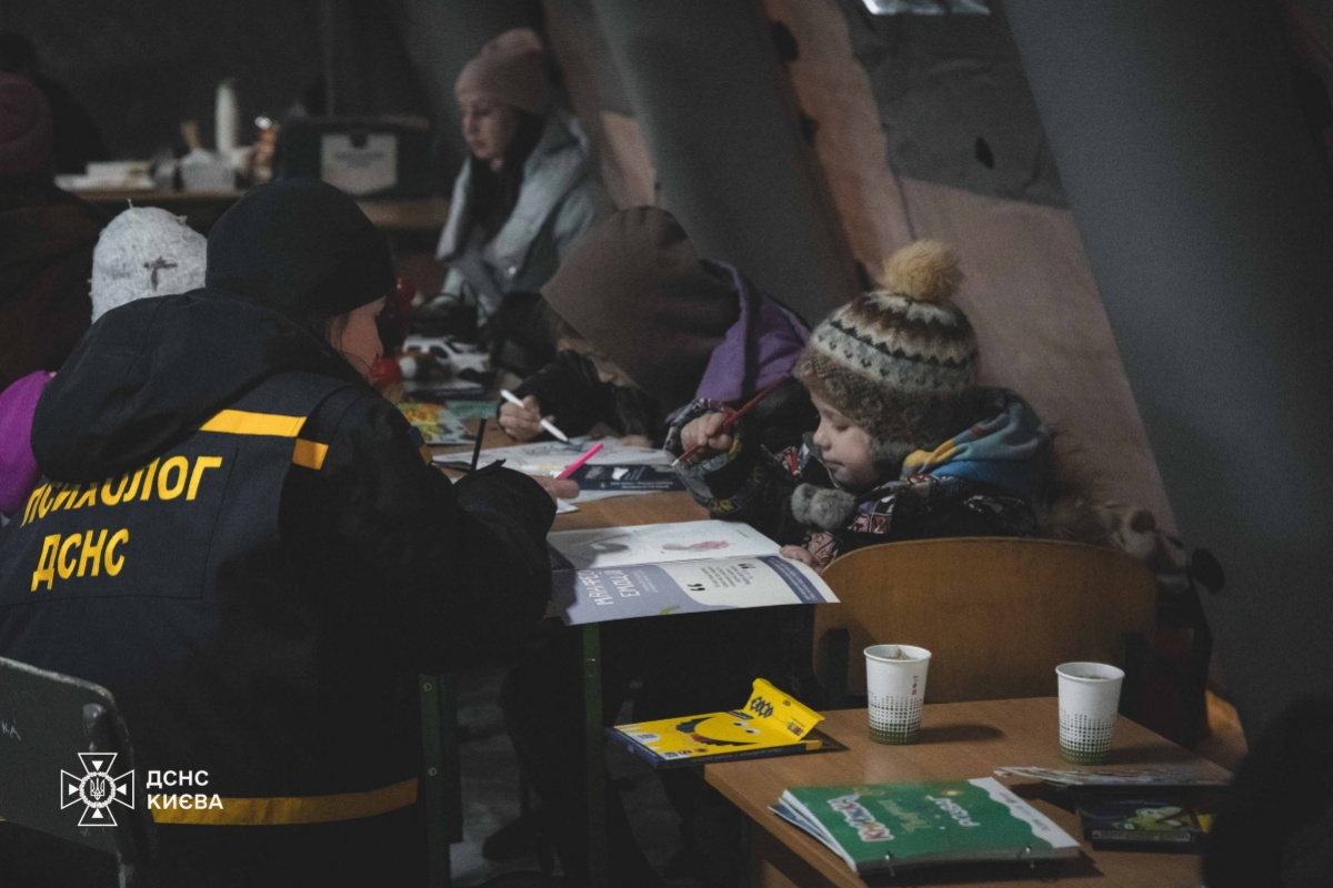 Жители Киева в укрытии.