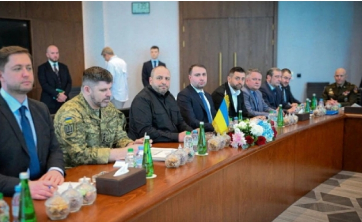 Члени української делегації на другому раунді тристоронніх переговорів між США, Росією та Україною в Абу-Дабі. Фото: МЗС ОАЕ