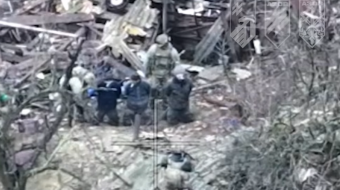 Пленные оккупанты в Золотом Колодезе. Фото: кадр из видео