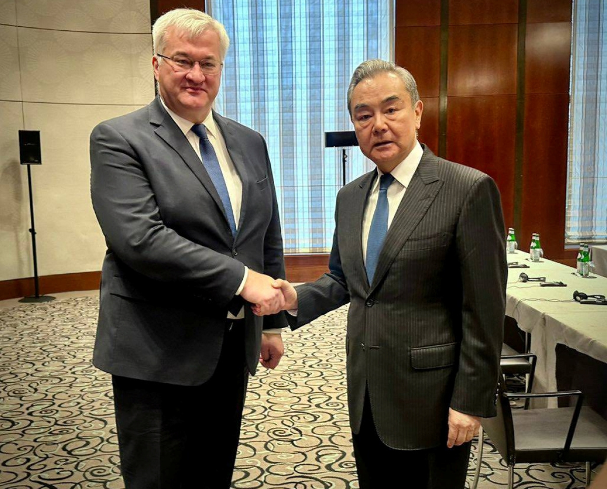 Міністр закордонних справ України Андрій Сибіга та міністр закордонних справ Китаю Ван І.