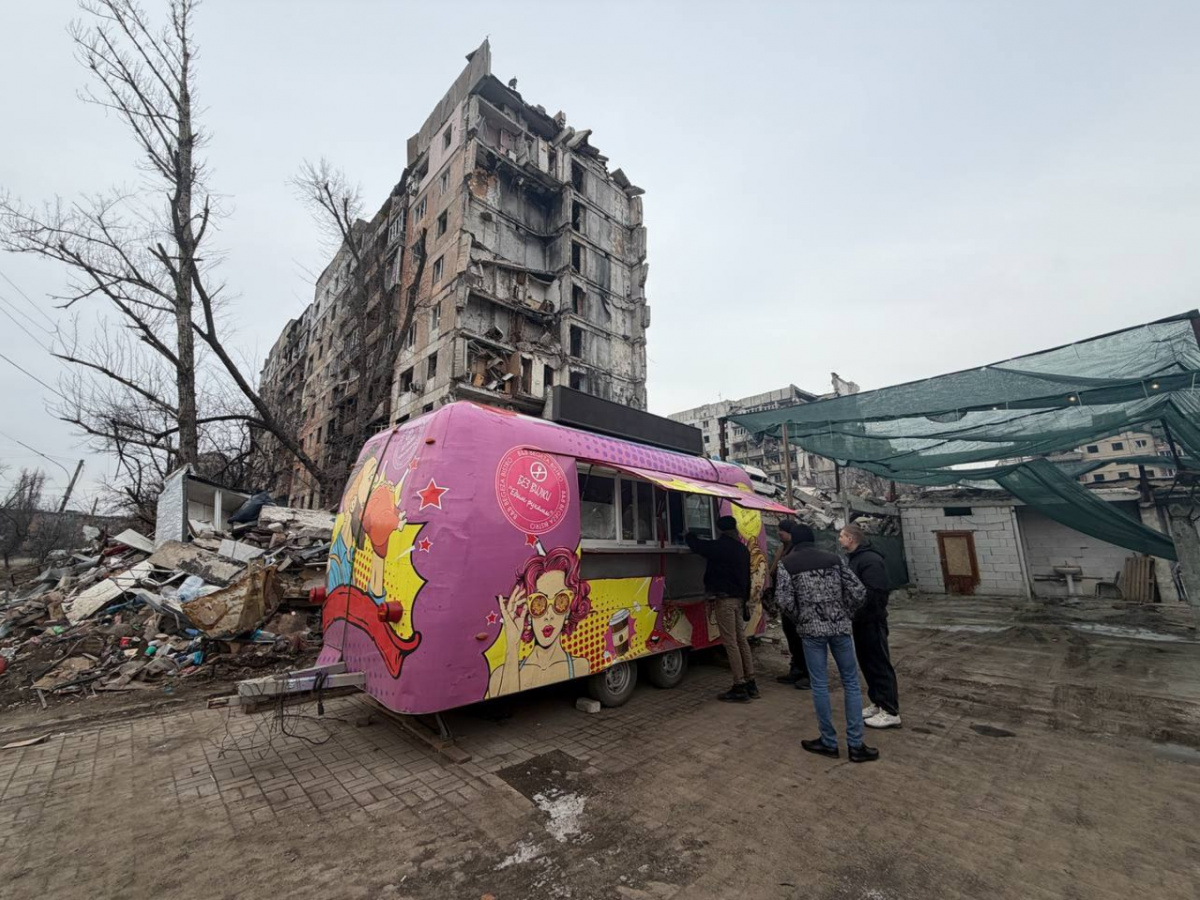 Ларек с фастфудом в Авдеевке