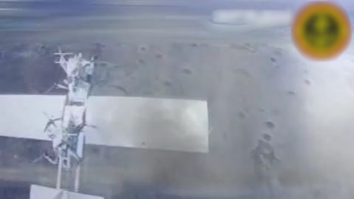 Дрон РФ сбивает свою же «Молнию» с двумя FPV на борту.