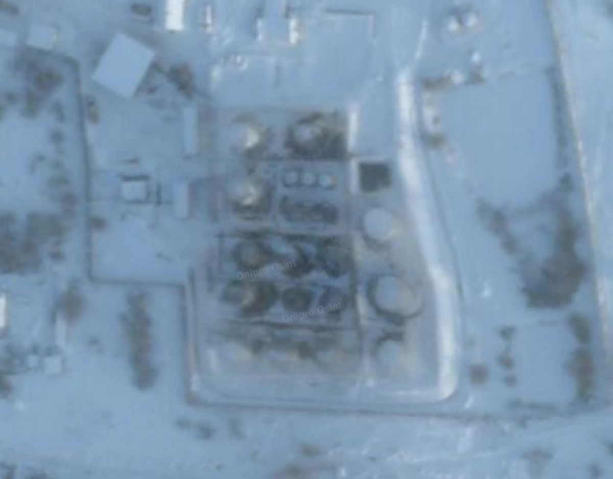 Наслідки ударів по нафтобазі у Псковській області.