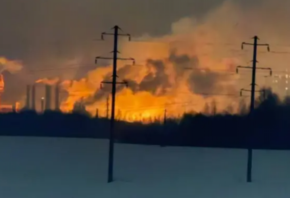 Безпілотники завдали удару по заводу в Смоленській області. Фото: скриншот 