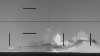 Момент поражения корабля ВМС Ирана торпедой.