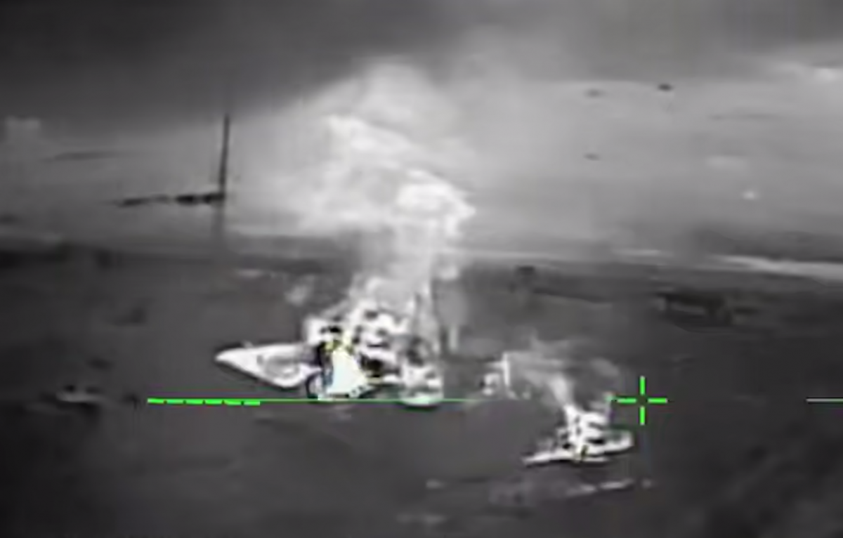 Удар по складу ГСМ в оккупированном Мариуполе. Фото: кадр из видео