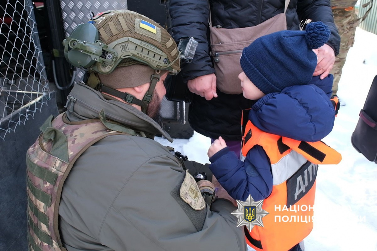 Россияне эвакуировали людей из Донетчины Фото: полиция 