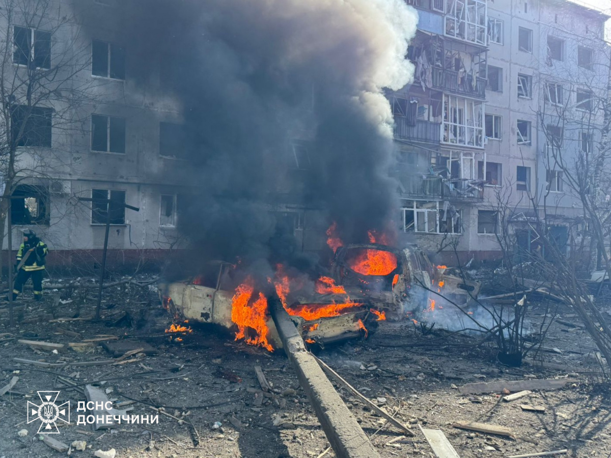 Наслідки атаки на Слов'янськ. Фото: ДСНС
