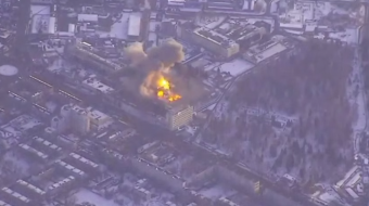 Ракетний удар по заводу у Брянську. Фото: кадр із відео
