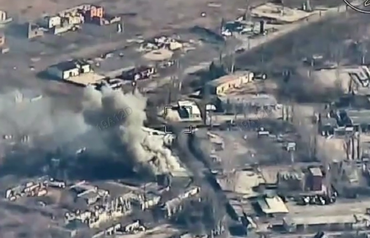 Наслідки удару по російському складу БПЛА у центрі Покровська. Фото: кадр із відео