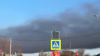 Понад 12 годин не вдається загасити пожежу у Тихорецьку. Фото: скриншот 