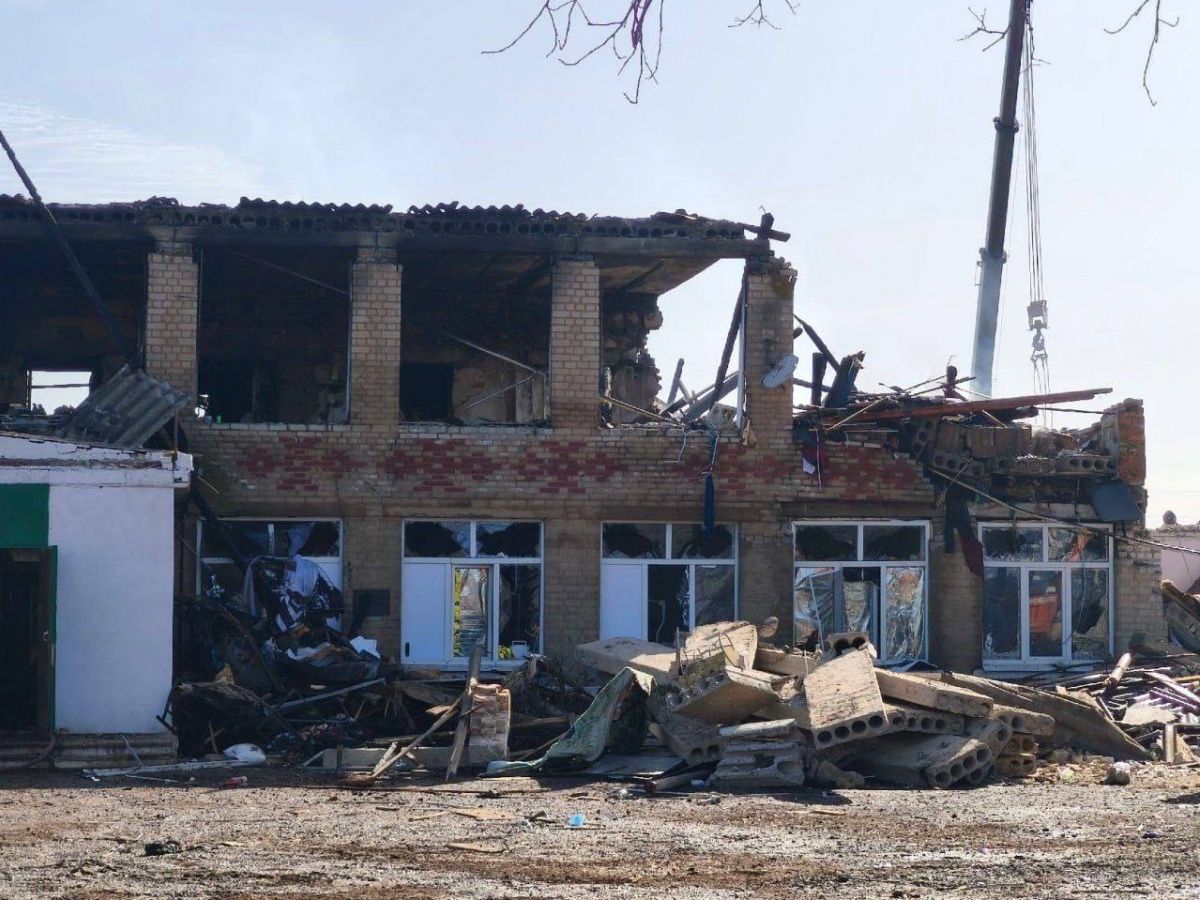 В оккупированной Донецкой области после атаки дронов обрушилось здание «больницы»