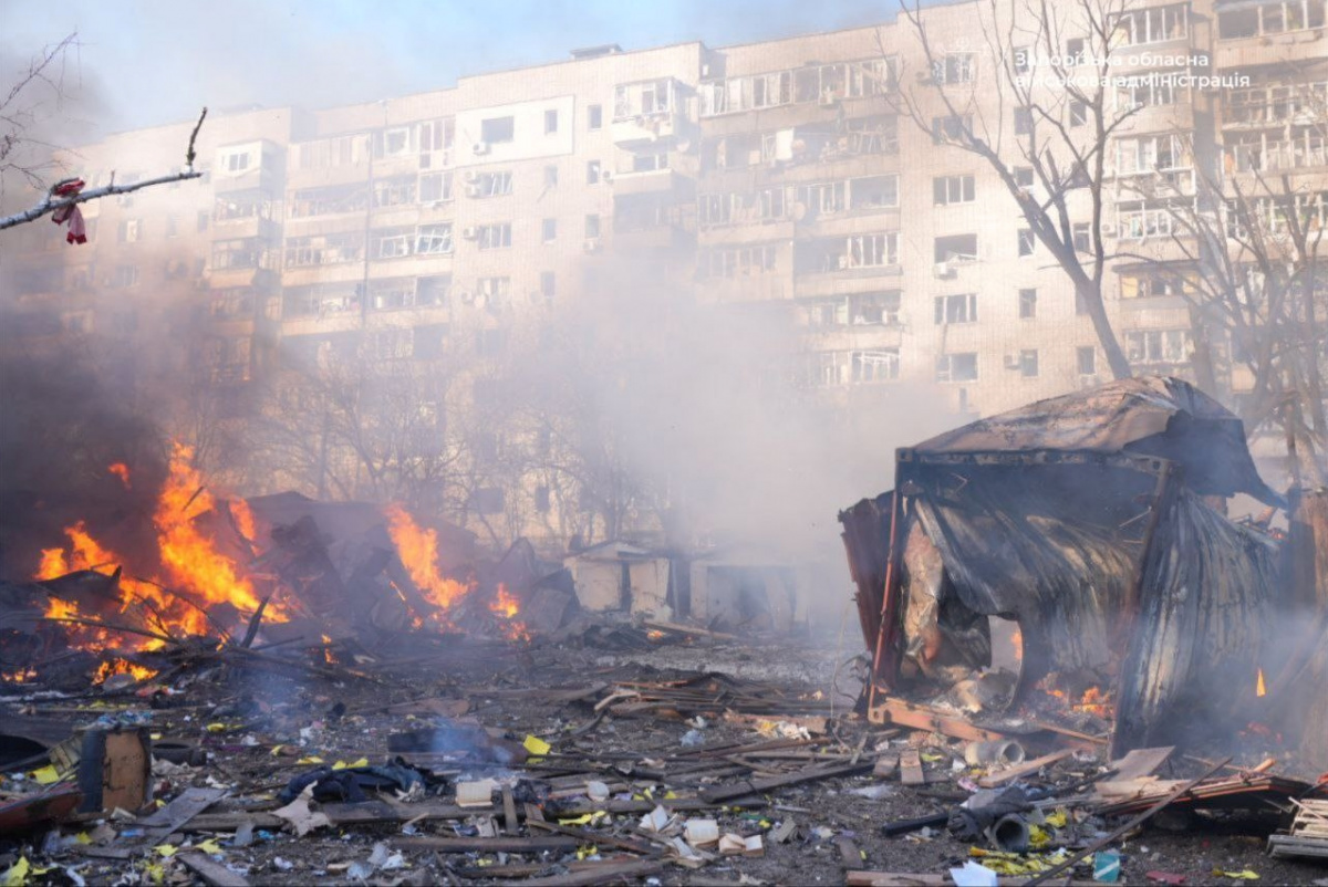 Последствия удара РФ по Запорожью.