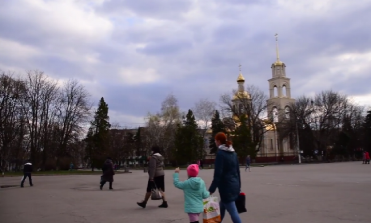 Жителей Славянска решили оповещать о появлении ребенка «фанфарами» на площади. Надеются повысить рождаемость
