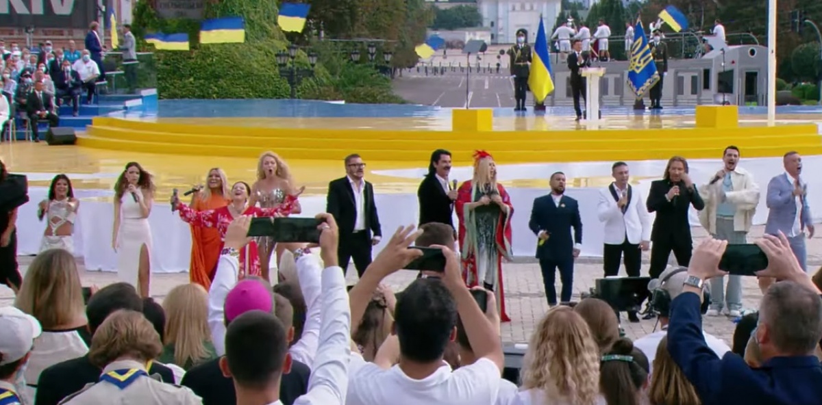 Украинские артисты спели 42 песни, которые вы точно слышали. Попурри ко Дню Независимости