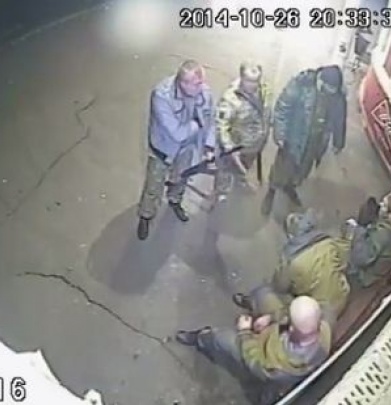 В сети появилось видео зверских разборок между боевиками «Оплота» в Донецке