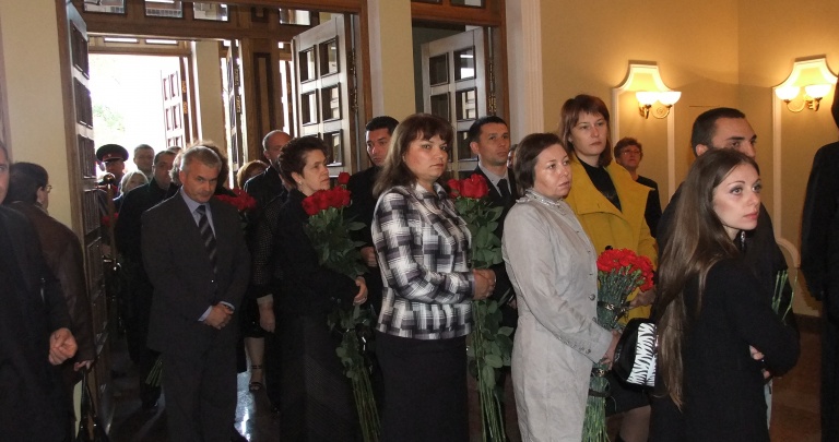 Людмила Янукович с жителями Донецка провела в последний путь Марка Бровуна